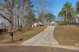 410 Creek Bottom Ct, Canton, GA 30115 - Photo 4