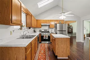 958 Redan Crescent Dr, Stone Mountain, GA 30088 - Photo 10