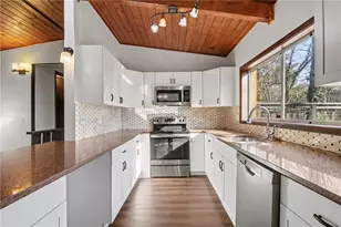 3210 Valley Bluff Dr, Atlanta, GA 30340 - Photo 10