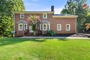 140 Forest Lake Dr, Fayetteville, GA 30215 - Photo 1