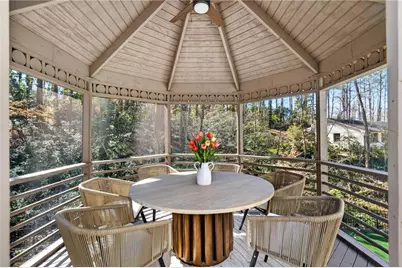 370 Valley Green Drive, Atlanta, GA 30342 - Photo 10