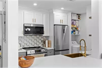 1074 Peachtree Walk NE #B320, Atlanta, GA 30309 - Photo 16