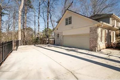 5368 Trowbridge Drive, Dunwoody, GA 30338 - Photo 2