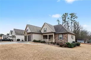107 Grove Park Dr, Carrollton, GA 30117 - Photo 2