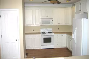 1074 Pine Grove Ave NE, Brookhaven, GA 30319 - Photo 4