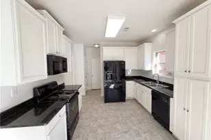 164 Thorncrest Ct, Tucker, GA 30084 - Photo 2