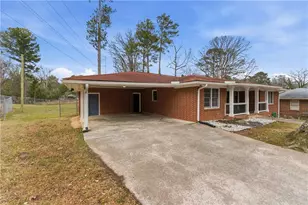 2393 Lilla Cir SW, Atlanta, GA 30310 - Photo 2