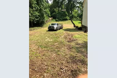 1616 Derry Avenue SW, Atlanta, GA 30310 - Photo 2