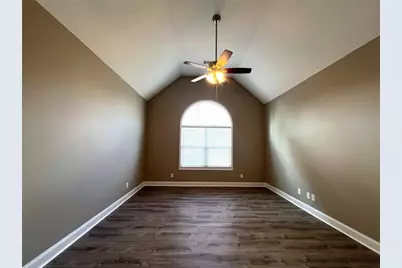 732 E Jefferson St, Hoschton, GA 30548 - Photo 10