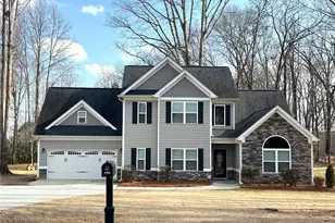 732 E Jefferson St, Hoschton, GA 30548 - Photo 1