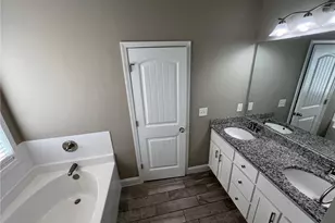 732 E Jefferson St, Hoschton, GA 30548 - Photo 12