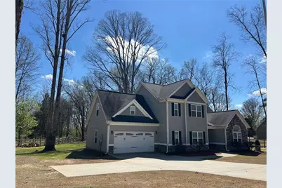 732 E Jefferson St, Hoschton, GA 30548 - Photo 2