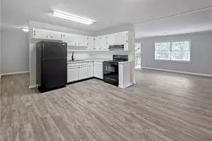 8438 Stonewall Jackson Dr, Jonesboro, GA 30238 - Photo 6