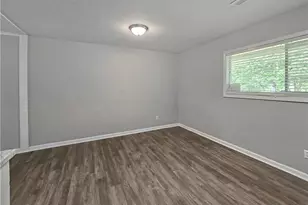 8438 Stonewall Jackson Dr, Jonesboro, GA 30238 - Photo 10