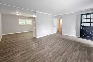 8438 Stonewall Jackson Dr, Jonesboro, GA 30238 - Photo 2