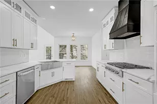 9035 Sandorn Dr, Roswell, GA 30075 - Photo 8