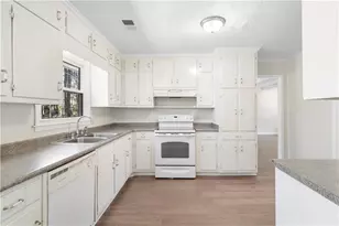 566 Sugar Valley Ln SE, Conyers, GA 30094 - Photo 6