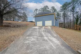 715 Lake Point Dr, Woodstock, GA 30189 - Photo 2