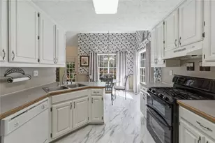 3989 Riverstone Dr, Suwanee, GA 30024 - Photo 12