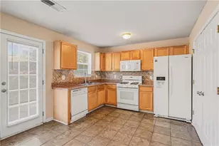 652 Rayella Dr, Stockbridge, GA 30281 - Photo 10