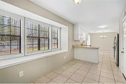 2221 Davis Oaks Court, Stone Mountain, GA 30087 - Photo 6