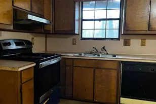 3291 Wintercreeper Dr, Lithonia, GA 30038 - Photo 8