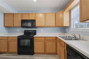 6562 Wellington Chase Ct, Lithonia, GA 30058 - Photo 2