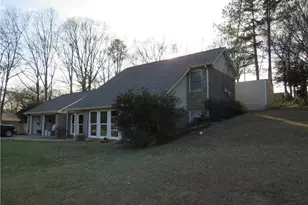 65 Oakwood Dr, Cedartown, GA 30125 - Photo 2