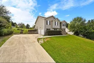 4747 Melbourne Trail, Flowery Branch, GA 30542 - Photo 2