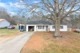 5933 Fieldstone Ct, Clermont, GA 30527 - Photo 2