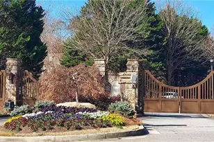 185 Trimble Crest Dr, Atlanta, GA 30342 - Photo 2