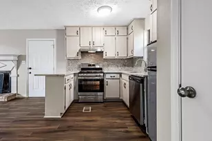 2037 Laboon Cir, Atlanta, GA 30349 - Photo 8