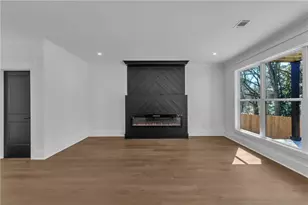 274 White St, Hoschton, GA 30548 - Photo 12