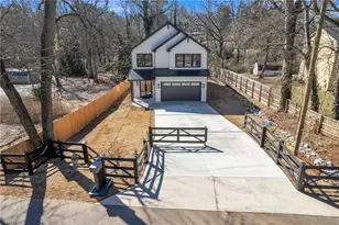 274 White St, Hoschton, GA 30548 - Photo 4