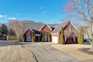 8415 Meadowgrove Ln, Gainesville, GA 30506 - Photo 2
