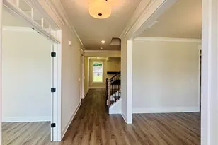518 Winding Rose Dr, Hoschton, GA 30548 - Photo 2