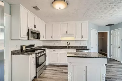 391 Lake Valley Drive, Loganville, GA 30052 - Photo 10