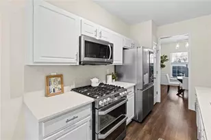 5338 Medlock Corners Dr, Peachtree Corners, GA 30092 - Photo 2