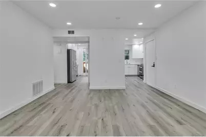 5641 Kingsport Drive #8, Atlanta, GA 30342 - Photo 8