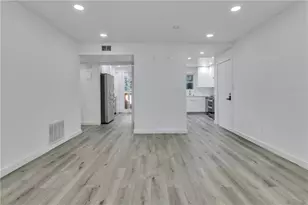 5641 Kingsport Dr, Atlanta, GA 30342 - Photo 8