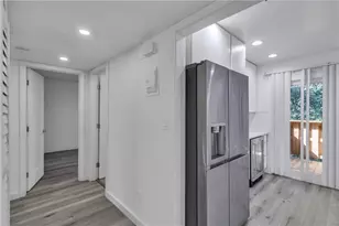 5641 Kingsport Dr, Atlanta, GA 30342 - Photo 14