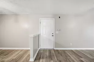 8201 Fairington Ridge Cir, Lithonia, GA 30038 - Photo 2