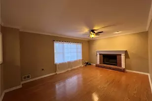 1079 Sunny Field Ln, Lawrenceville, GA 30043 - Photo 6
