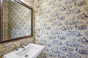 250 Enclave Cir, Atlanta, GA 30342 - Photo 16