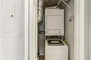 1988 Wellbourne Dr NE, Atlanta, GA 30324 - Photo 10