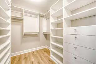 700 Park Regency Pl, Atlanta, GA 30326 - Photo 12
