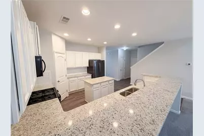 943 Liberty Bell Run, Hoschton, GA 30548 - Photo 2