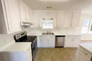 130 Berkshire Dr, Covington, GA 30016 - Photo 2