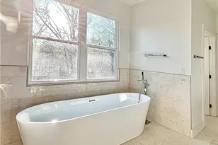 270 Crosstree Ln, Atlanta, GA 30328 - Photo 14