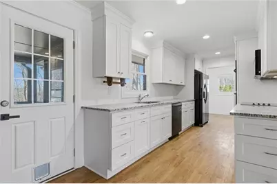 1460 Hillcrest Drive, Sugar Hill, GA 30518 - Photo 6